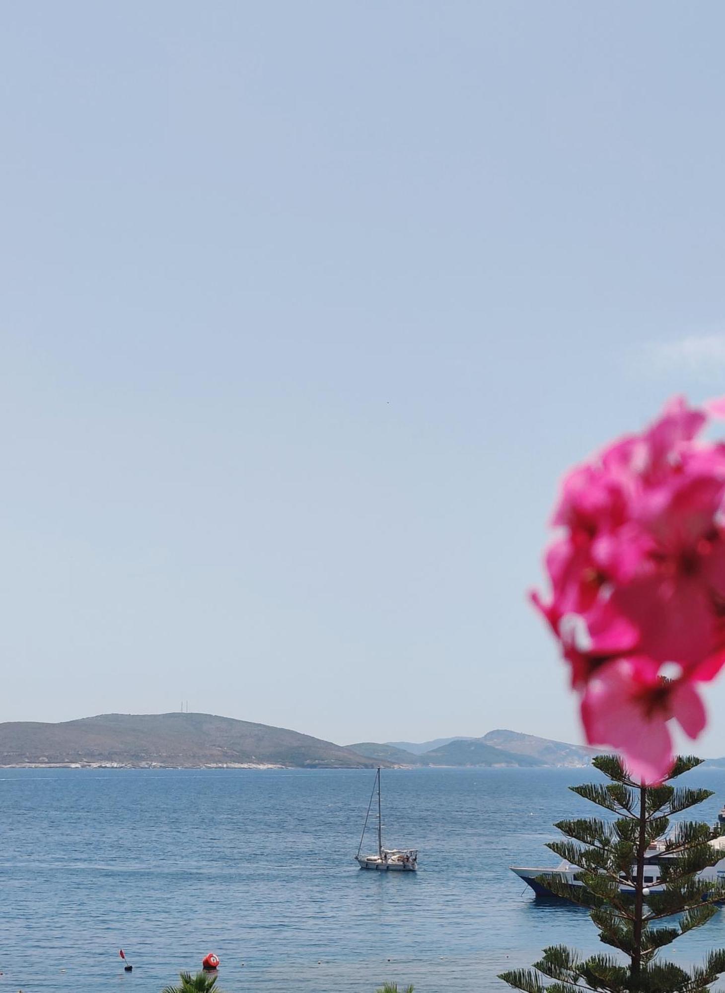 Villa Margarit Boutique Hotel Sarande Bagian luar foto