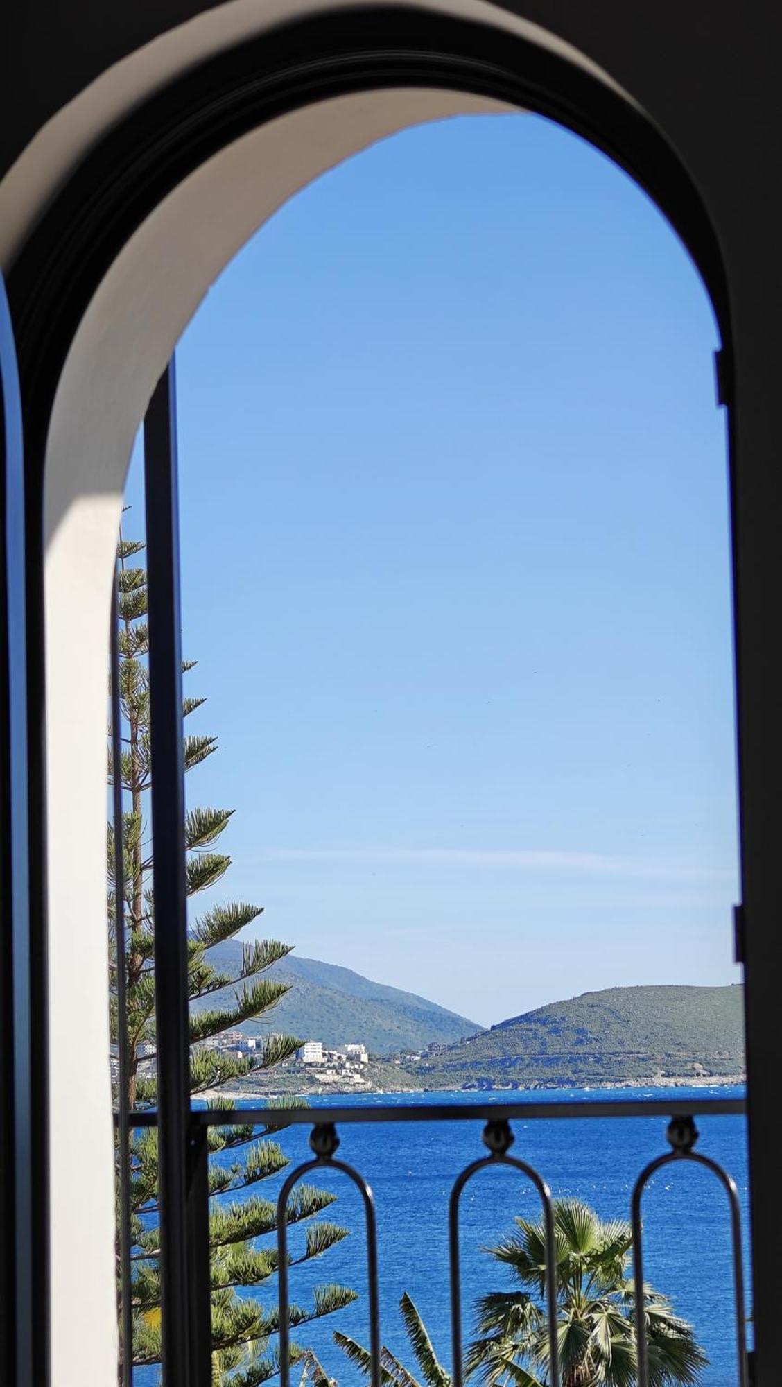Villa Margarit Boutique Hotel Sarande Bagian luar foto