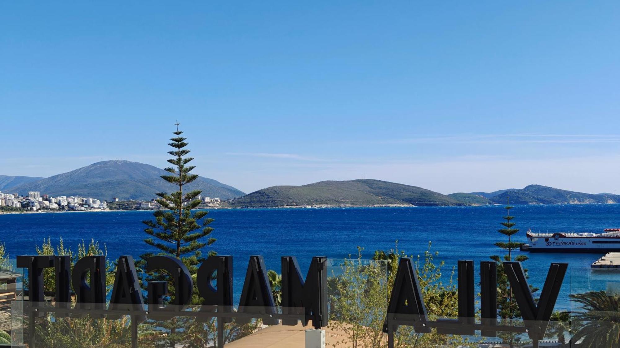 Villa Margarit Boutique Hotel Sarande Bagian luar foto