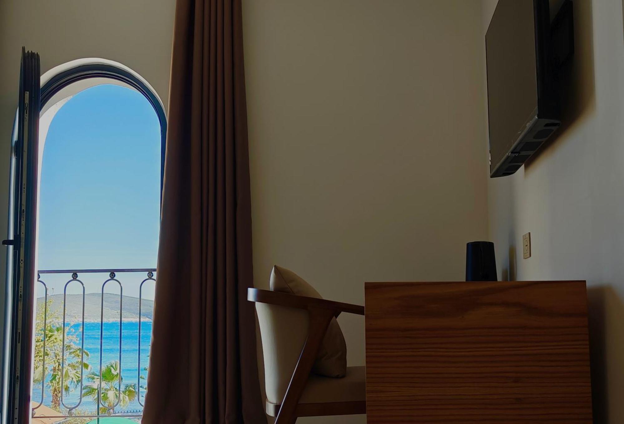 Villa Margarit Boutique Hotel Sarande Bagian luar foto