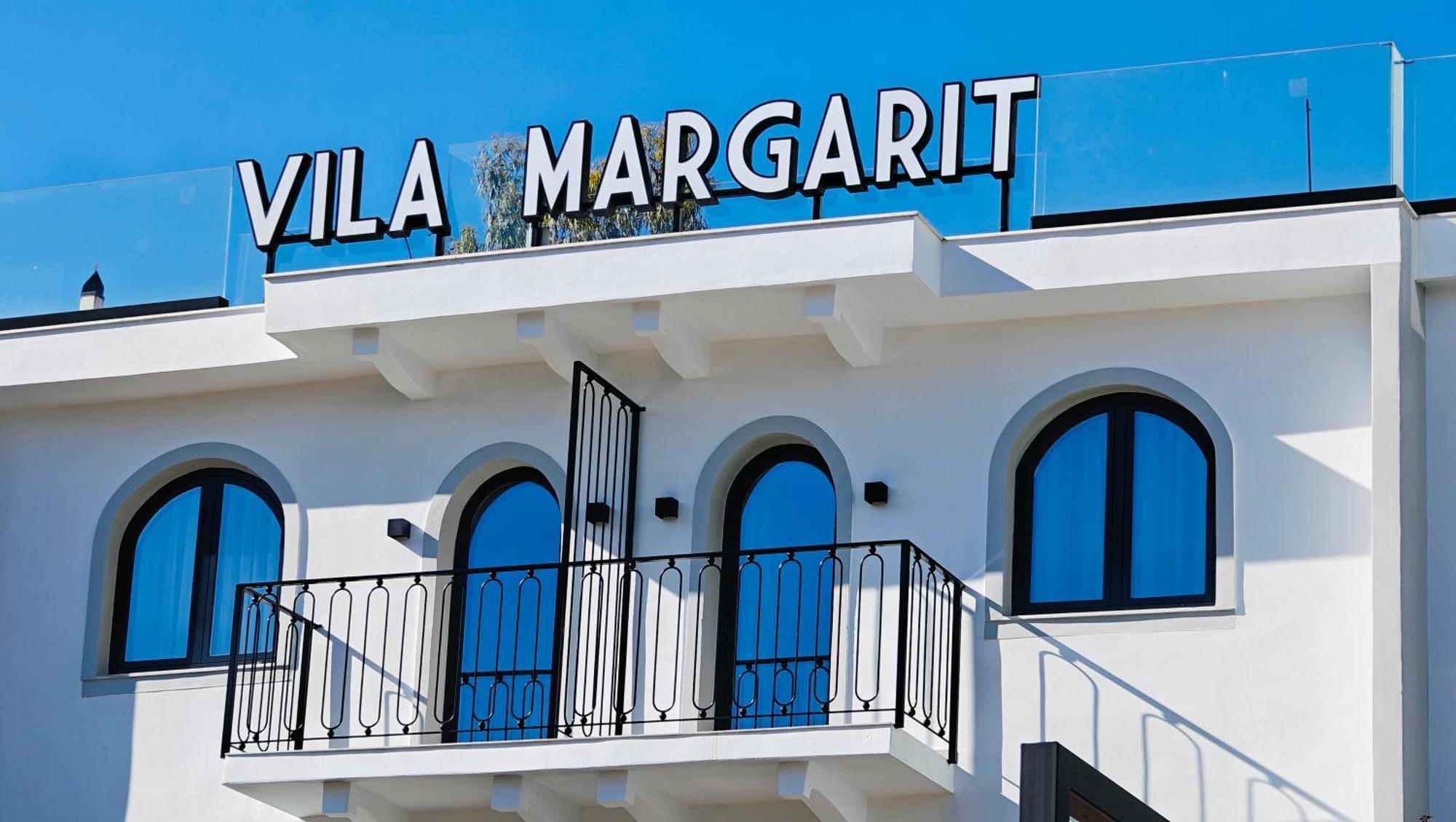 Villa Margarit Boutique Hotel Sarande Bagian luar foto