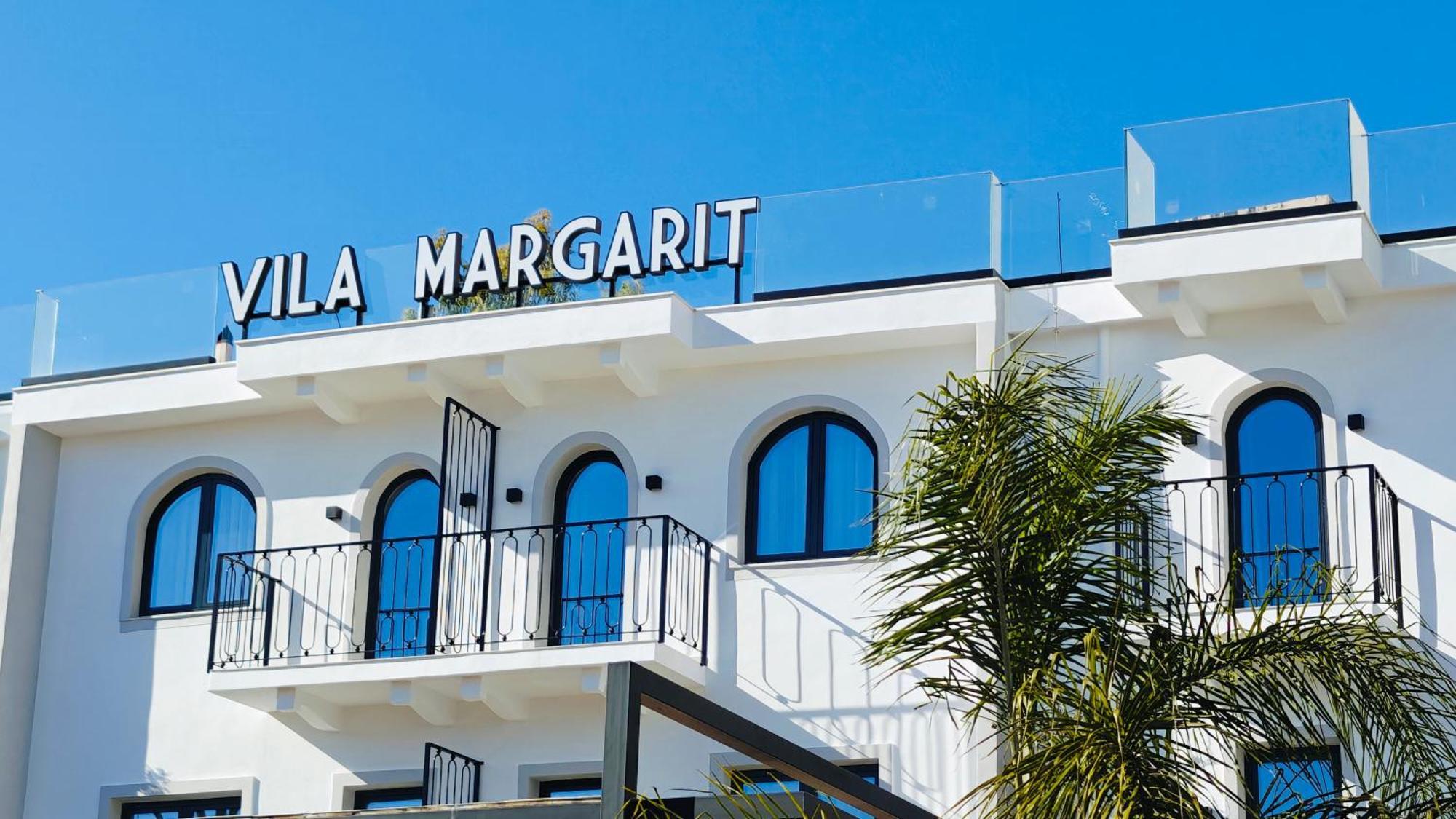 Villa Margarit Boutique Hotel Sarande Bagian luar foto