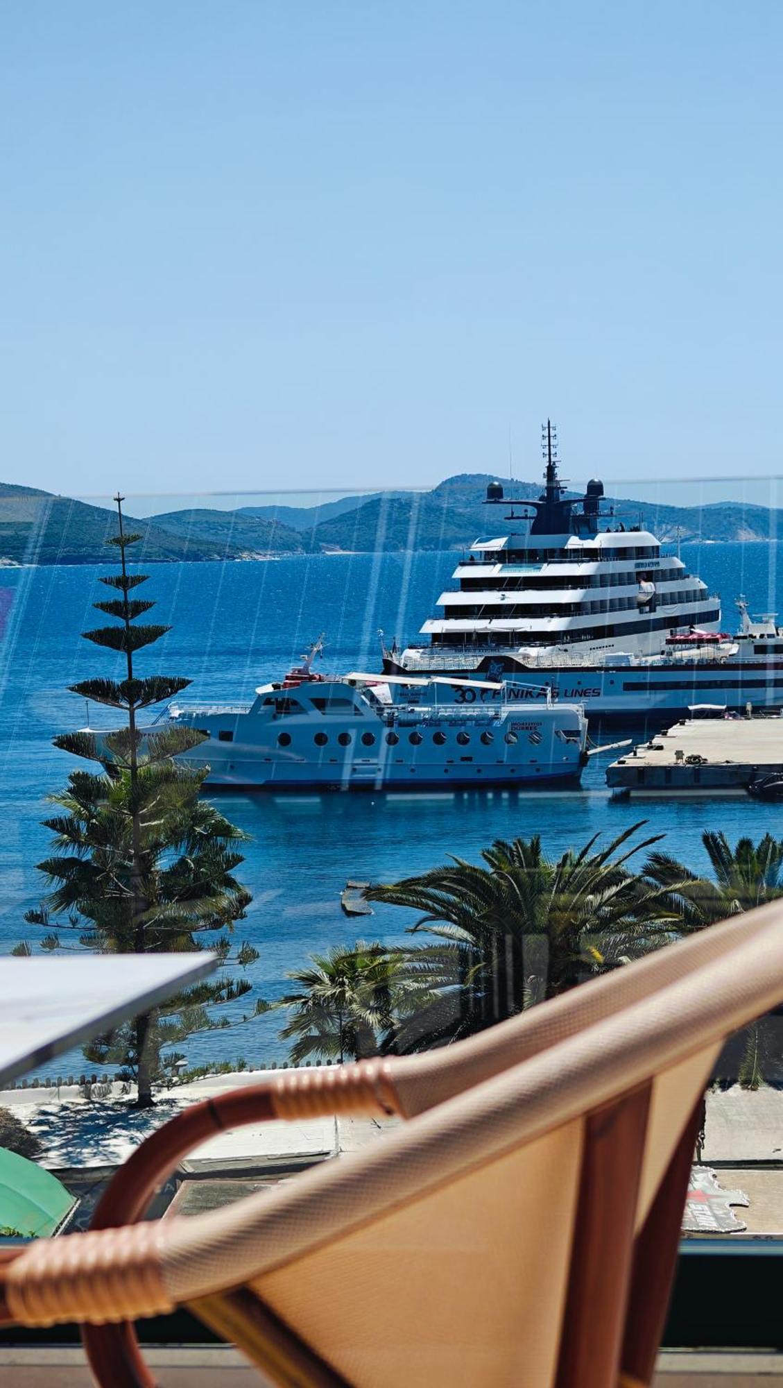Villa Margarit Boutique Hotel Sarande Bagian luar foto