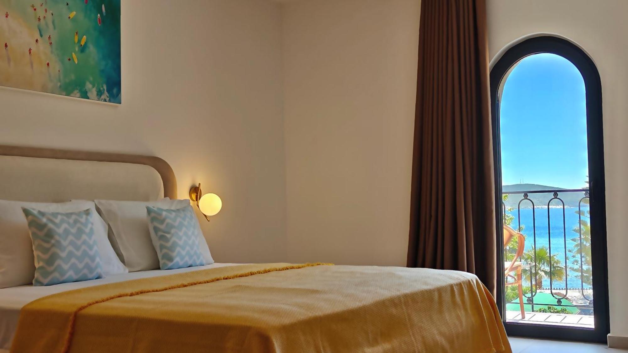 Villa Margarit Boutique Hotel Sarande Bagian luar foto