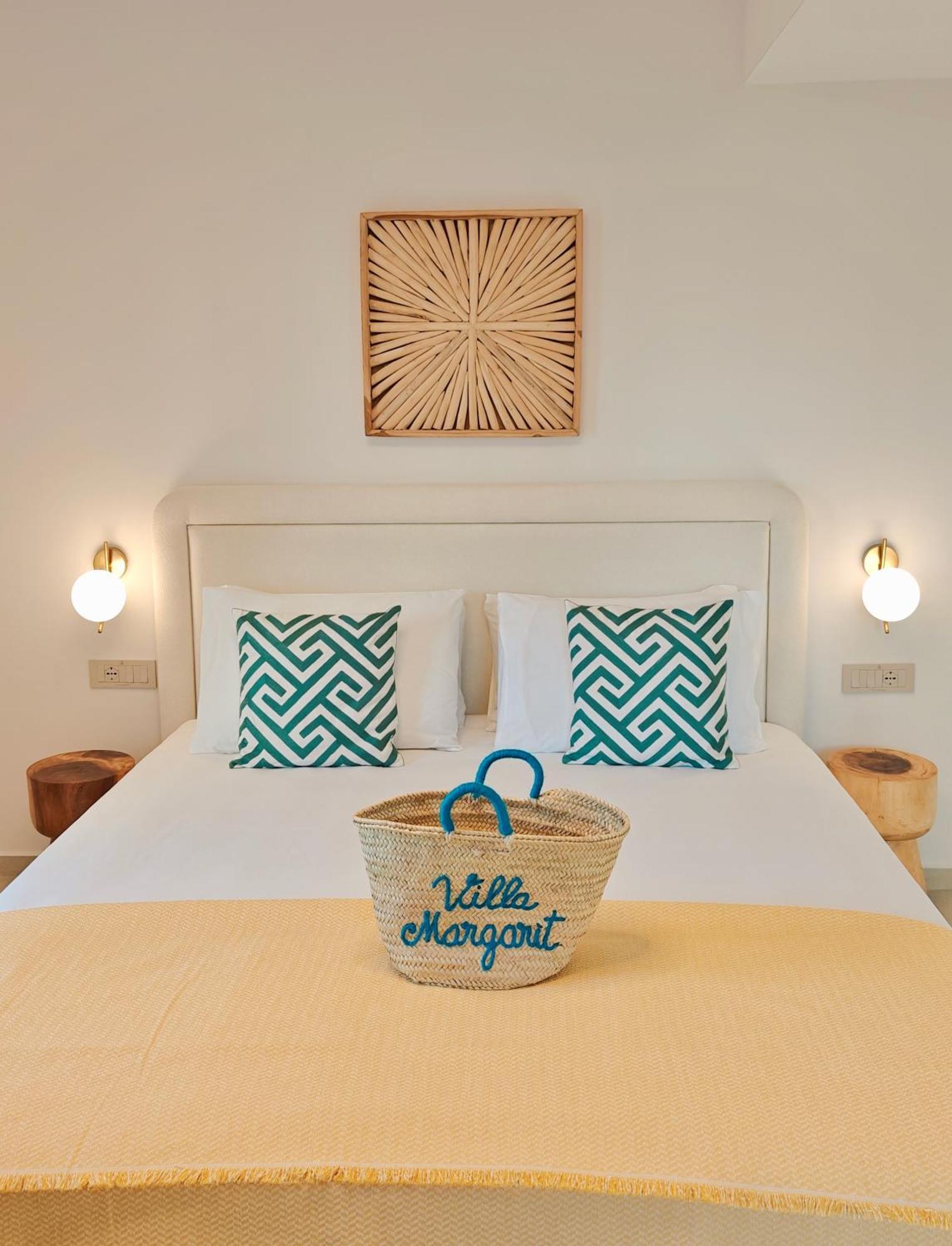 Villa Margarit Boutique Hotel Sarande Bagian luar foto