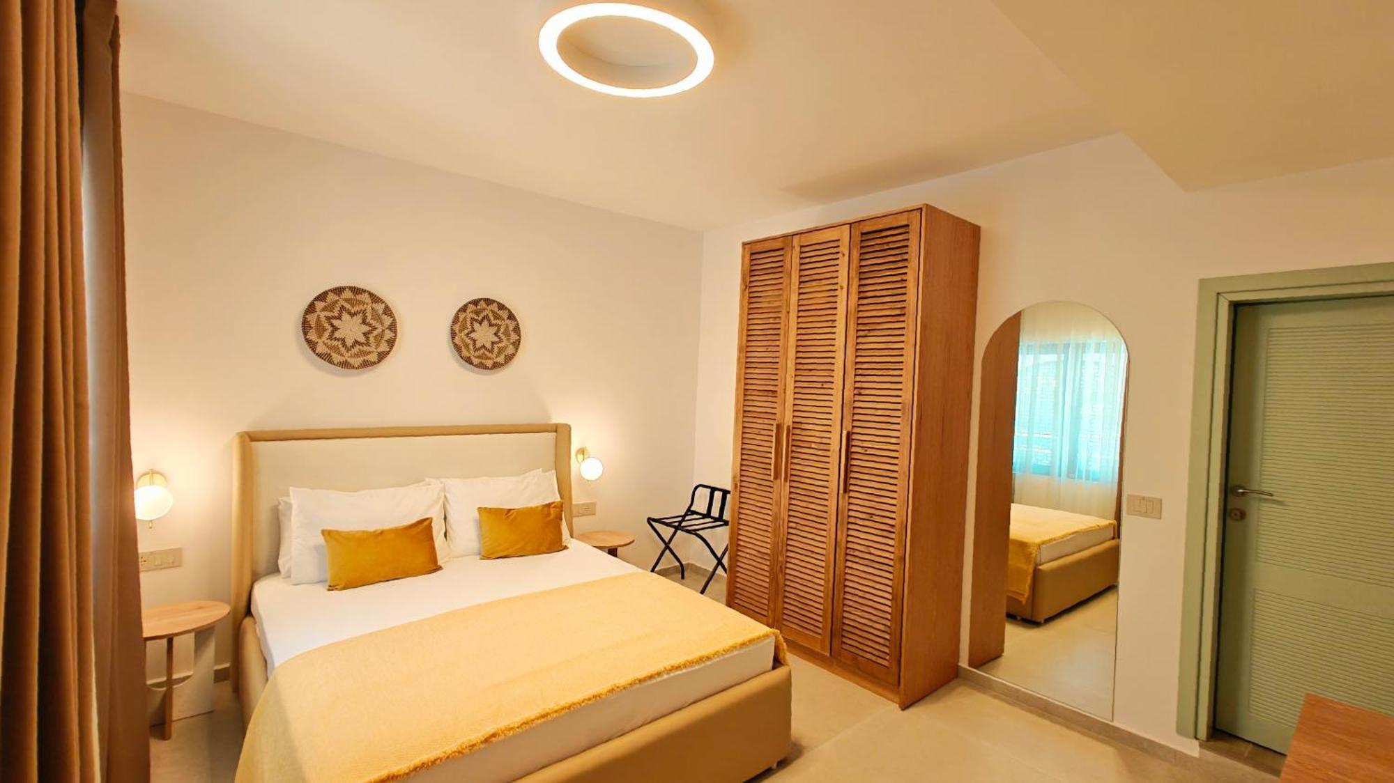 Villa Margarit Boutique Hotel Sarande Bagian luar foto