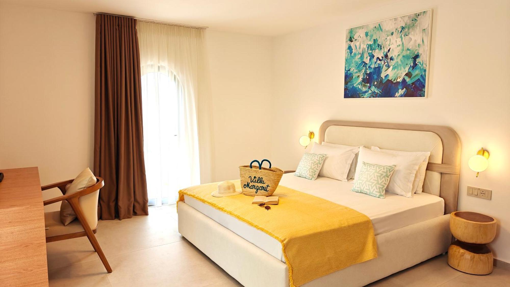 Villa Margarit Boutique Hotel Sarande Bagian luar foto